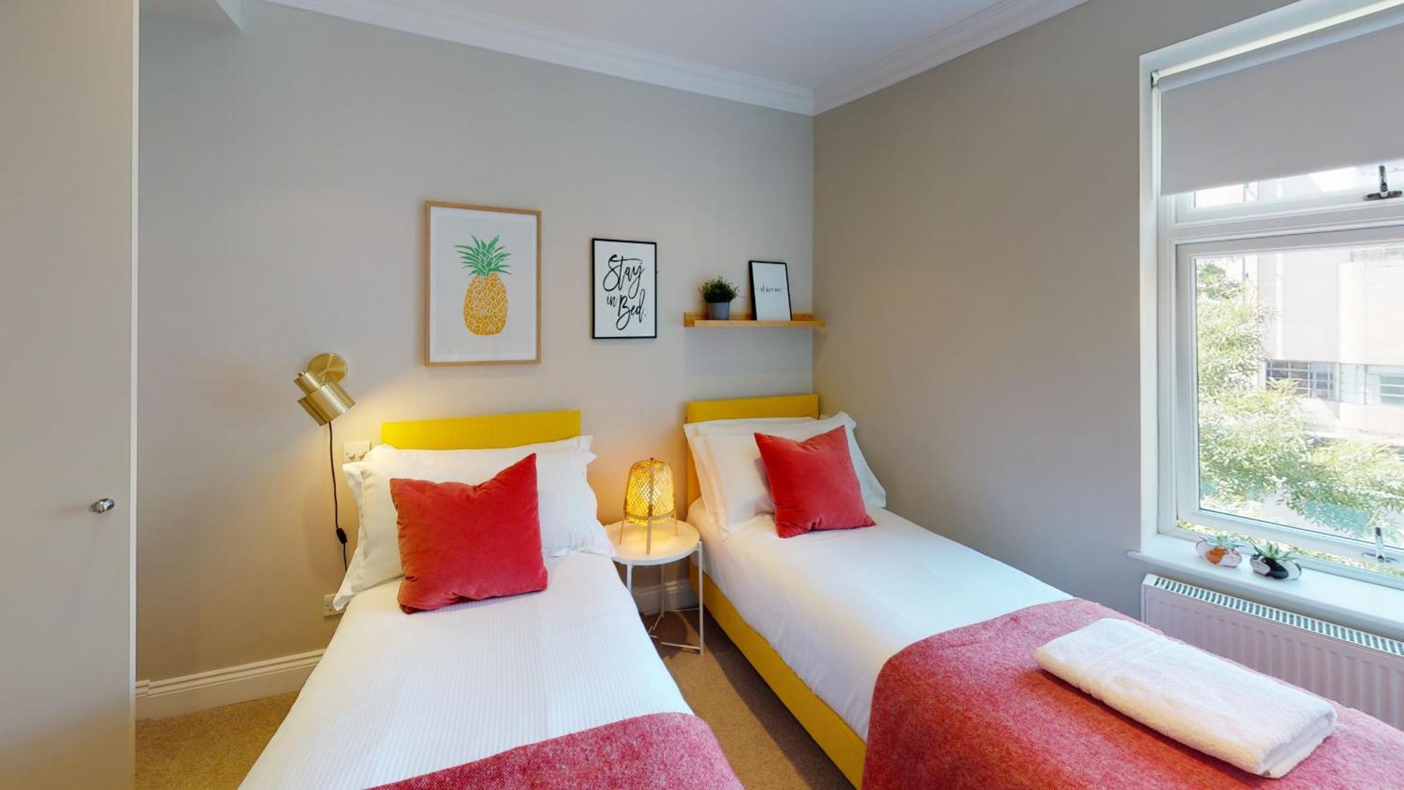 Madison Hill - White Hill House 4 - 2 Bedroom Flat Apartment *