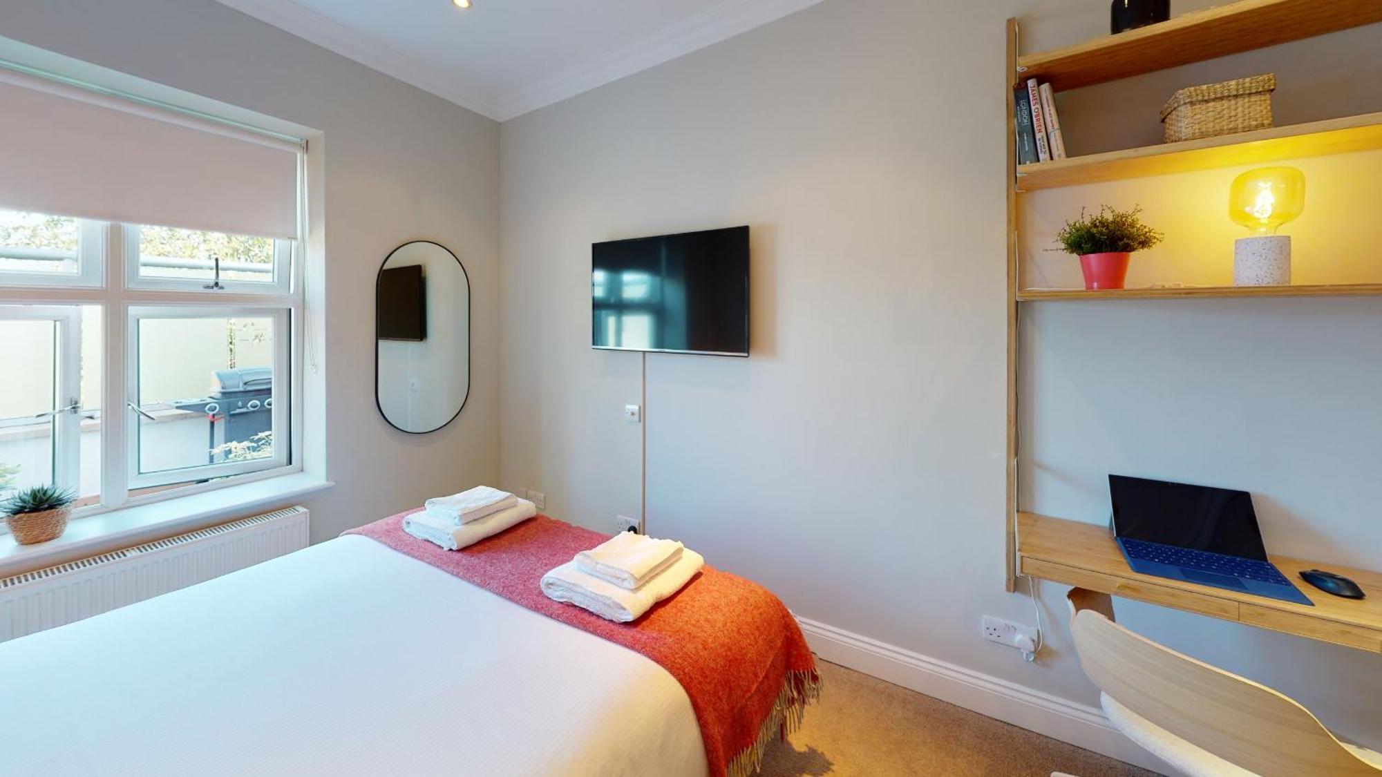 Madison Hill - White Hill House 4 - 2 Bedroom Flat *